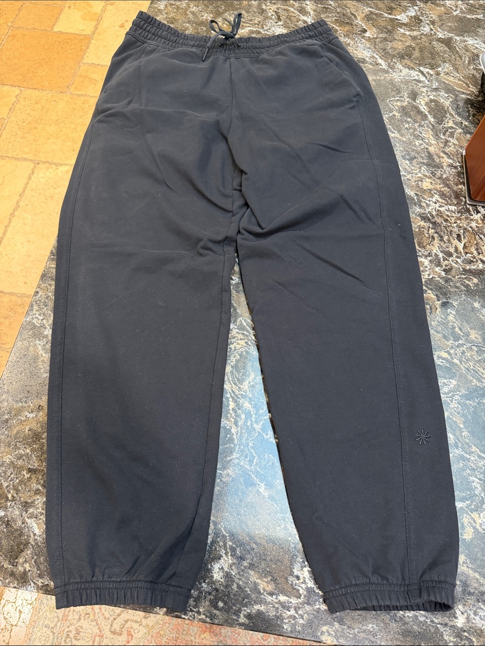 Athleta lightweight sweatpants joggers
